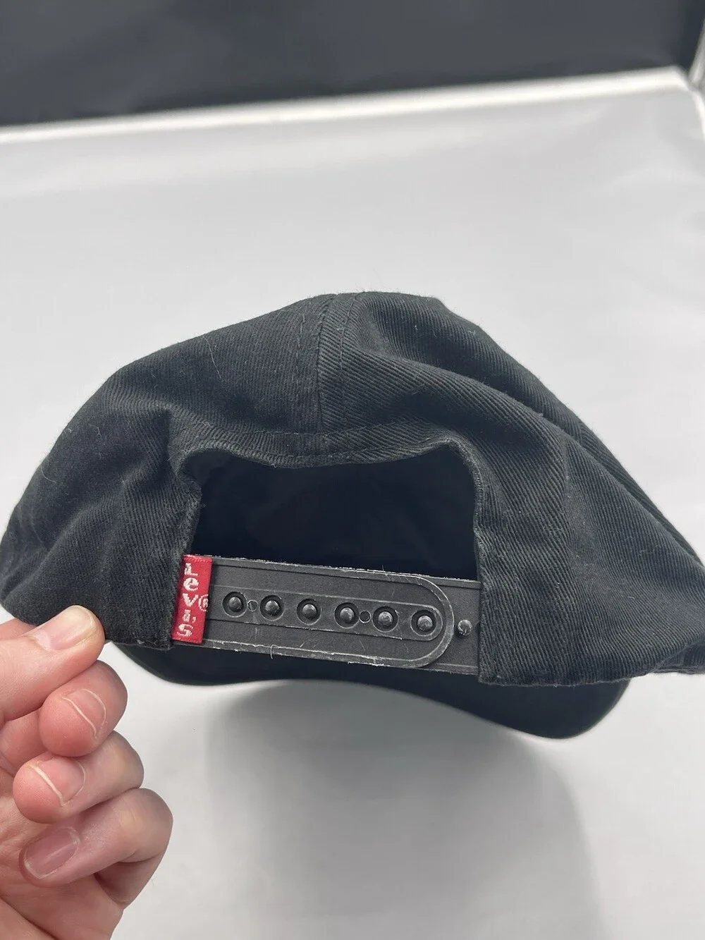 Leviâs âOrlandoâ Black Batwing Snapback Cap â Tourist/Souvenir Hat